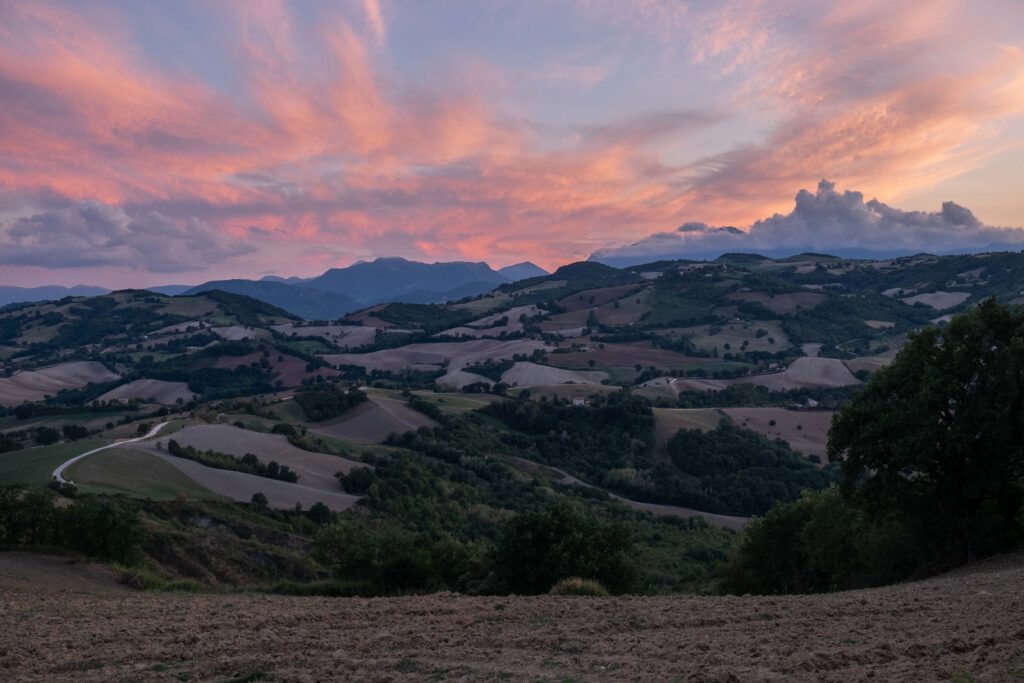 Tramonto sulle colline di Fratte Rosa